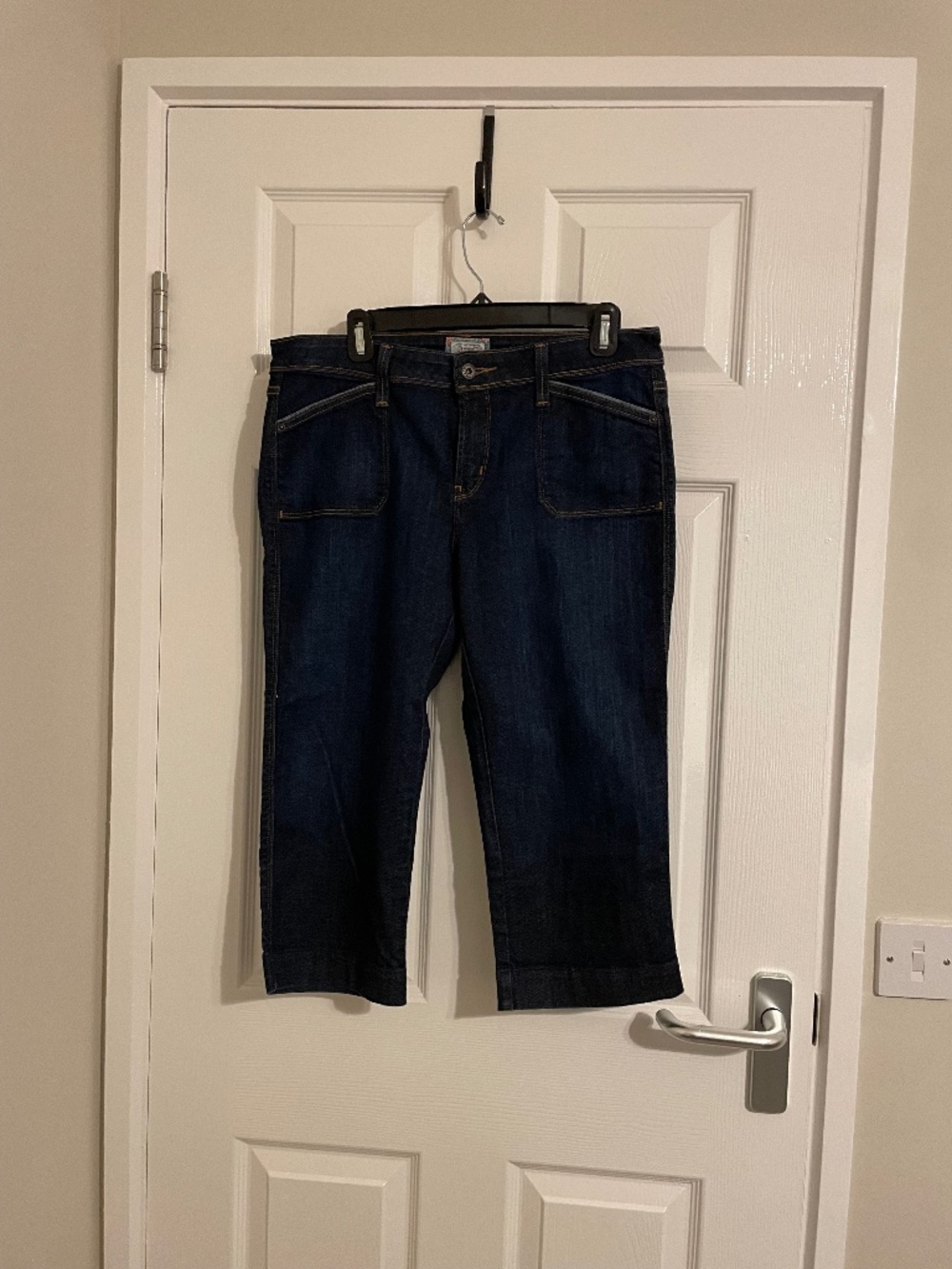 Women’s Size 10 Levi’s cropped Jeans like new